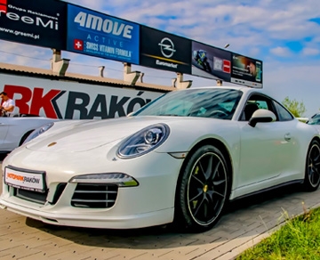 Przejazd Porsche 911 Carrera 4 jako kierowca